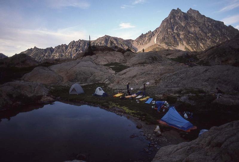1986-069 Ingalls Peaks Sep-1986 Ingalls Lake Camp.jpg